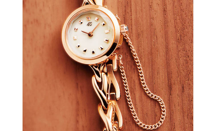4℃】ストッパーになる繊細チェーン付きの腕時計｜Oggi的名品File | Oggi.jp