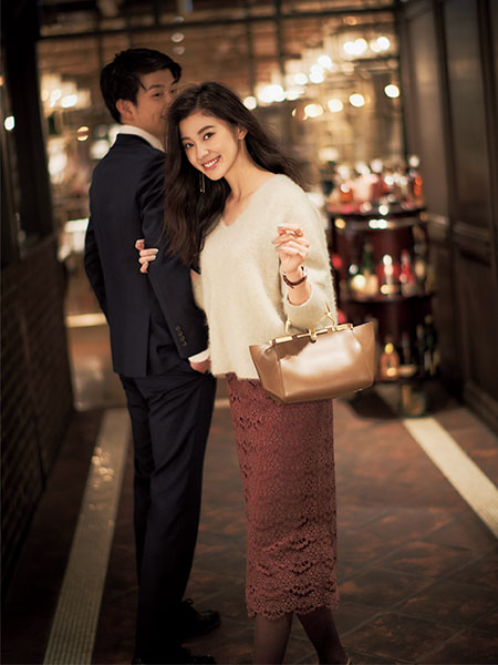 レーススカートコーデ24選 2019 人気なレースタイトスカートの