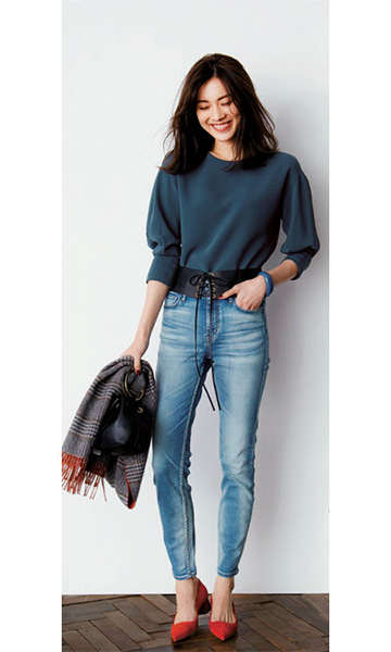 赤コーデ選 レディース 19 赤のトップス スカート パンツ パンプスのおすすめスタイルファッション Oggi Jp Oggi Jp