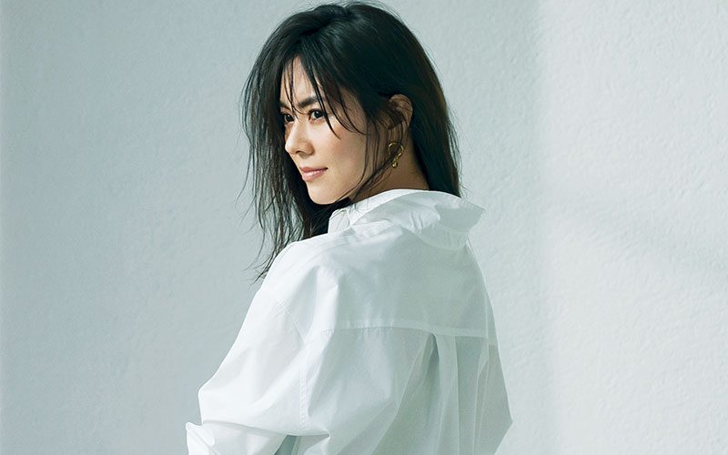 ラブリーシャツ 襟 立てる 人気のファッションスタイル