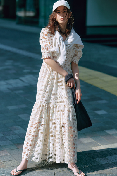 8月のファッションコーデおすすめ37選 軽やかにきちんと見えする夏のレディースの服装特集 Oggi Jp