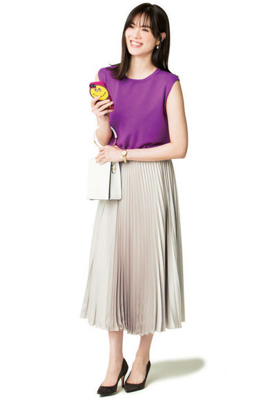 濃い紫ニット×グレープリーツスカート