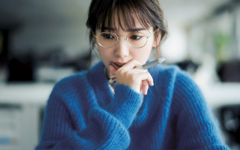 いまメガネ女子が可愛い？ 似合うメガネが見つかれば好感度もおしゃれも手に入る♡ | Oggi.jp