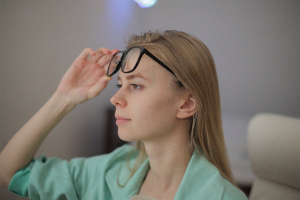 アイメイクも要注意 30代に急増する目の病気 Oggi Jp Oggi Jp