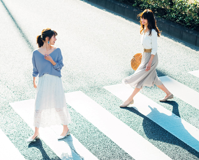 華奢に見せる 程ゆるvネック キャミ 落ち感スカートでよく見せスタイルコーデ Oggi Jp