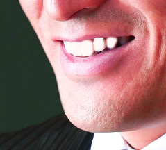 連載 40代ガチ婚活 真っ白な歯のイタリア人みたいなダンディー先生とデートなのに3人で ガチ婚活レポート13 Oggi Jp Oggi Jp