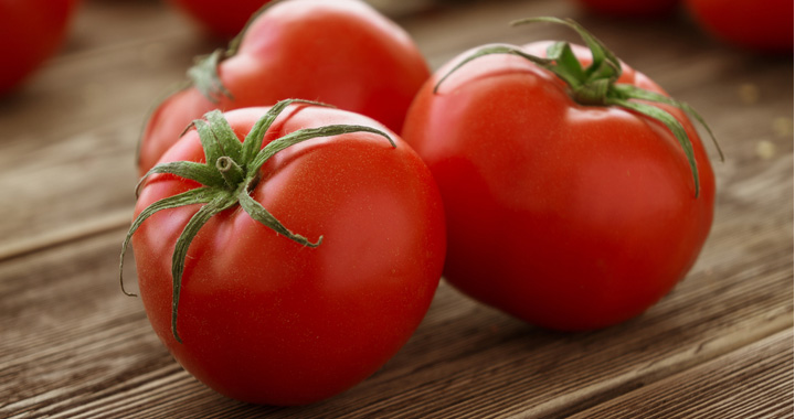 トマトの リコピン に新事実 生トマトを するだけで 健康美容効果がアップ Oggi Jp Oggi Jp