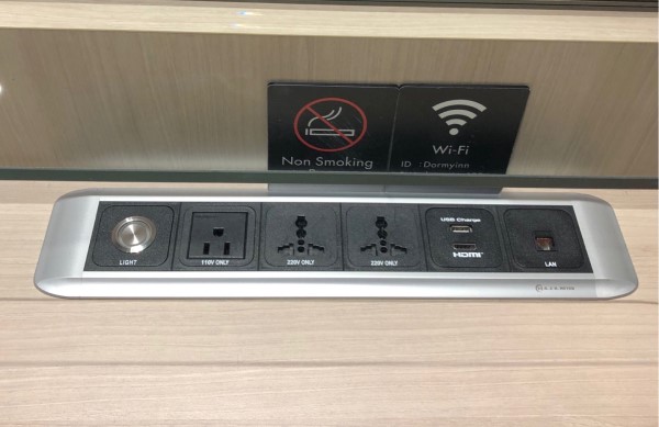 全室Wi-Fi　日本対応コンセント