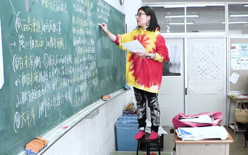 服はド派手 ヤンキー先生 の母校で北海道一自分を貫いている女性教師の素顔とは Oggi Jp