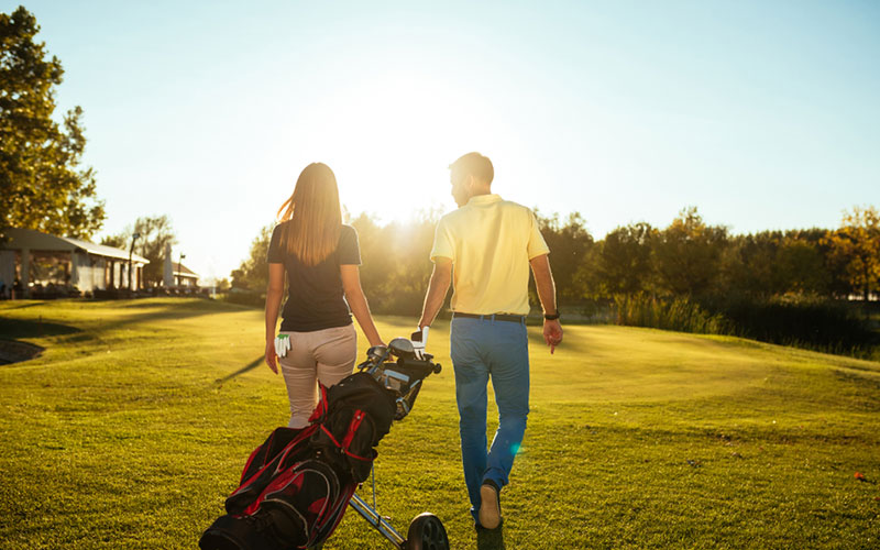 お迎えに来たのは赤いオープンカーの男 一瞬ココロ踊るも Oggi Golf ゴルフ女子の体験談 Oggi Jp Oggi Jp