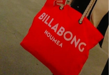 ニューカレドニアのお土産なら【BILLABONG】ヌメア限定ビーチバッグ