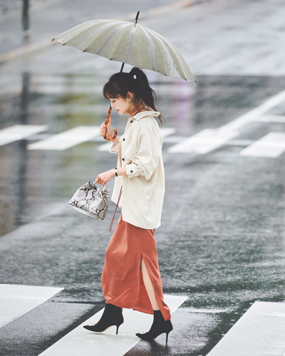 【2】レンガ色スカート×オフホワイトジャケット