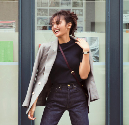 黒ニットコーデ 冬の定番レディースコーディネート28選 19 Oggi Jp Oggi Jp