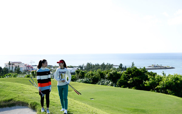 沖縄ゴルフ女子旅 泊まるなら プール付きプライベートヴィラで贅沢に ウエアも水着も忘れずに Oggi Jp
