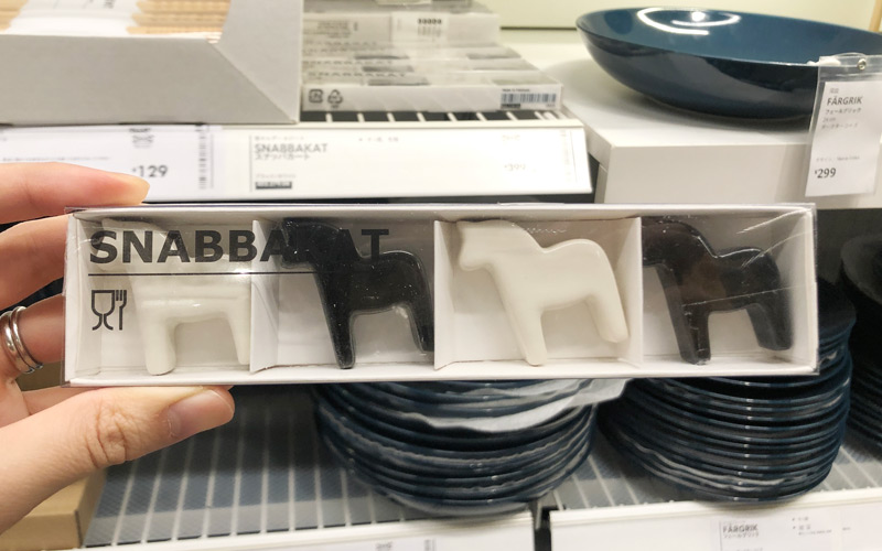 IKEA　スナッバカート 箸置き ブラック・ホワイト