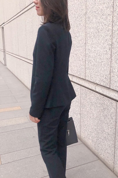 センスよく働くolのリアル 通勤服 名品スーツと言えば絶対コレです Oggi Jp Oggi Jp