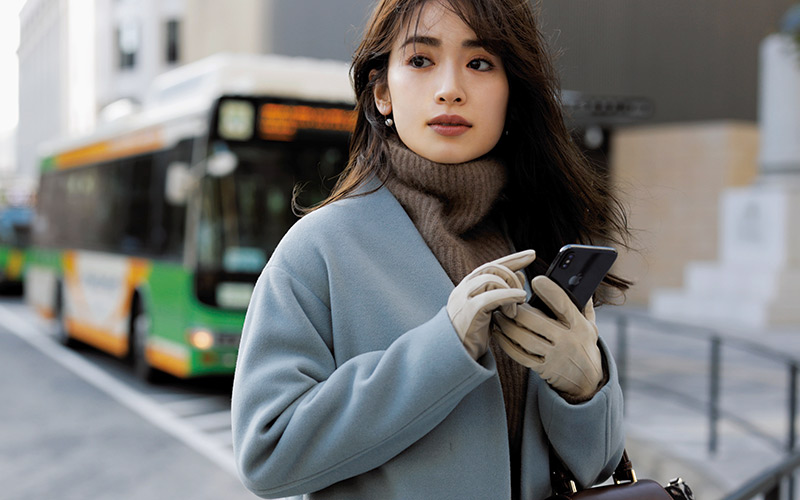 その手元見られています きちんと女らしい スマホ対応グローブ ならニュアンスカラーがおすすめ Oggi Jp