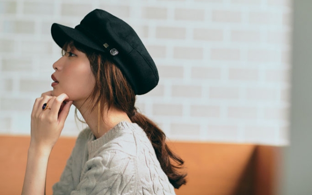 ハンチング帽子が可愛い♡「ちょいおじさん風コーデ」が大人のこなれ感を作るコツ | Oggi.jp