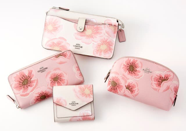 日本限定！【コーチ】桜の花をグラデで描いたバッグ＆レザーグッズのコレクションを発売 | Oggi.jp
