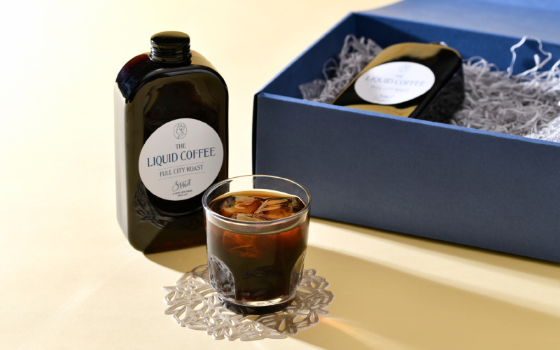 箱に入ったボトルコーヒーとグラス