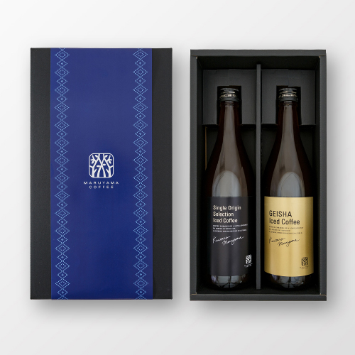 2本のアイスコーヒーボトルが入った箱