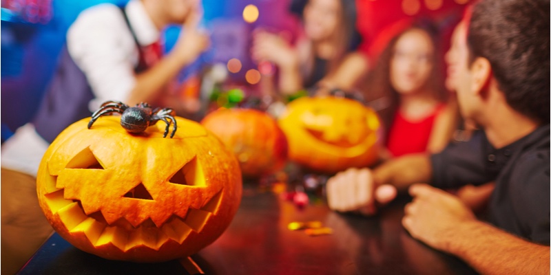 ハロウィンの意味や由来・起源とは？ 仮装やかぼちゃを飾る理由など丸