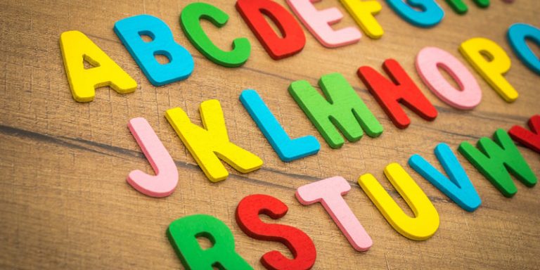 「吟味」の意味や使い方とは? 類語・対義語・英語表現もまとめてご紹介 | Oggi.jp