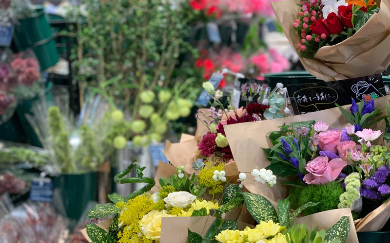 ユニクロ で花が買えるって知ってた 販売店舗はどこ プチギフトや自分へのご褒美に Oggi Jp