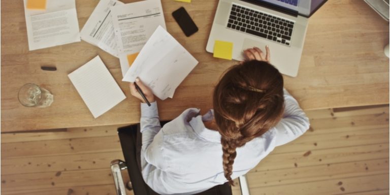 社会人なら知っておきたい!「先方」の正しい意味とは? 使い方や間違えやすいポイント、類語・対義語をまとめて紹介 | Oggi.jp