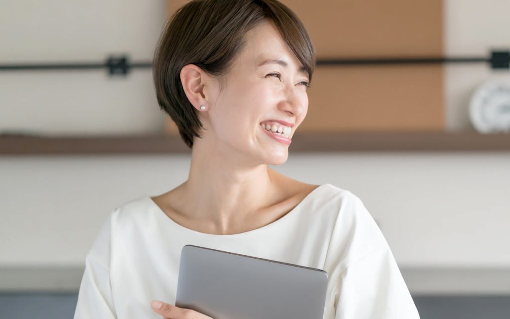 「愛嬌」とは? 好かれる理由はどこにある? 愛嬌のある人・ない人の特徴まとめ | Oggi.jp