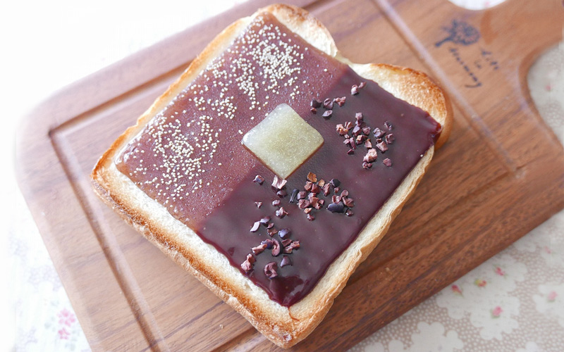 スライスされたうすーい羊羹♡ 食パンにのせて焼くと… 幸せな味に！