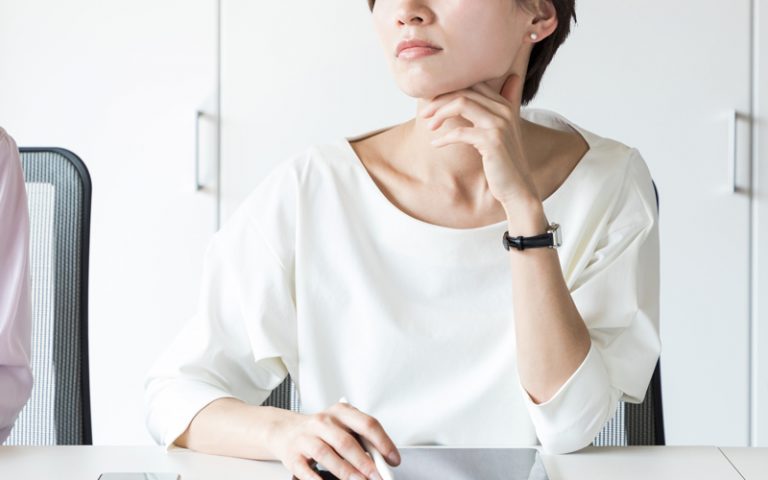 あなたの周りにもいる？【繊細な人】に当てはまる特徴や上手な付き合い方・対処法をまとめて紹介 | Oggi.jp