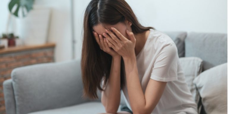 辛い、寂しい「疎外感」。感じなくなるための心の持ち方とは? | Oggi.jp