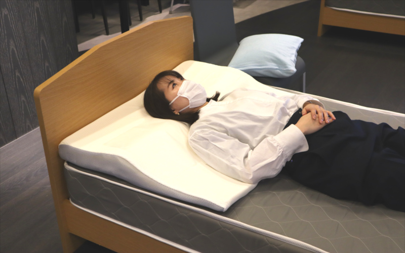 気になりすぎて実際に使ってみたら衝撃的だった… 低反発枕「トゥルースリーパー セブンスピロー」 | Oggi.jp