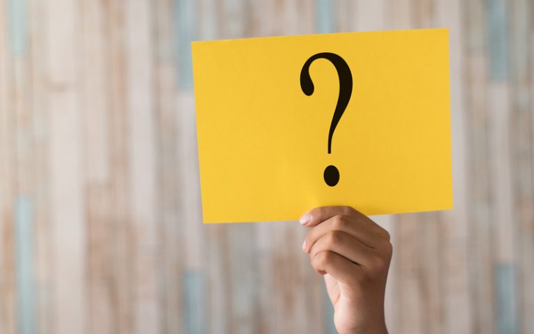 「まさに同じ時刻に〜」の「まさに」は、英語で“only”と“very”のどちらを使う？【伝わる英会話講座