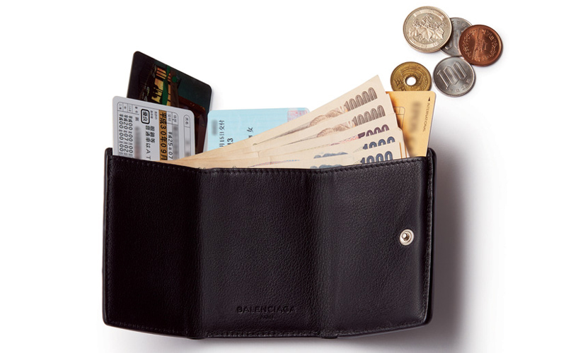 風水で見る 運気を下げる財布の寿命を確認 貧乏財布から買い替えるならコレ Oggi Jp Oggi Jp