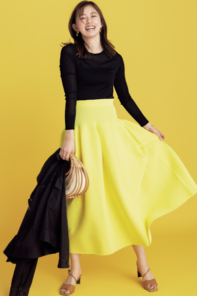 黄色の鮮やかなスカート