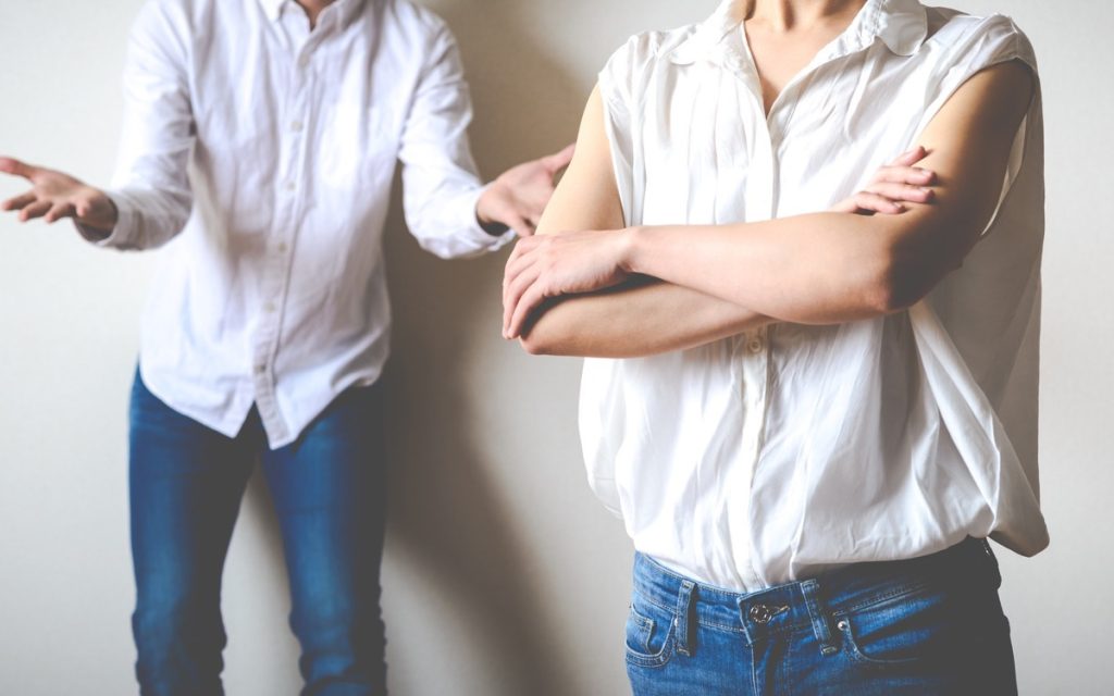 喧嘩する男女