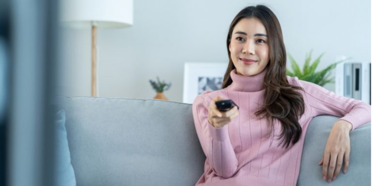「見返す」の意味とは? 使い方や「見直す」との違い、英語表現まで解説 | Oggi.jp