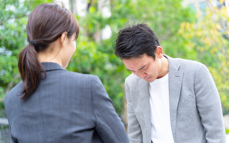 すみませんでした」はおかしい？ 状況合わせた言い換えや英語表現を