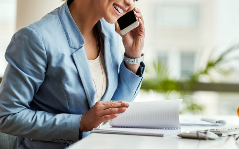 するの謙譲語には「いたす」が使える！正しい使い方やその他の敬語表現を解説 | Oggi.jp