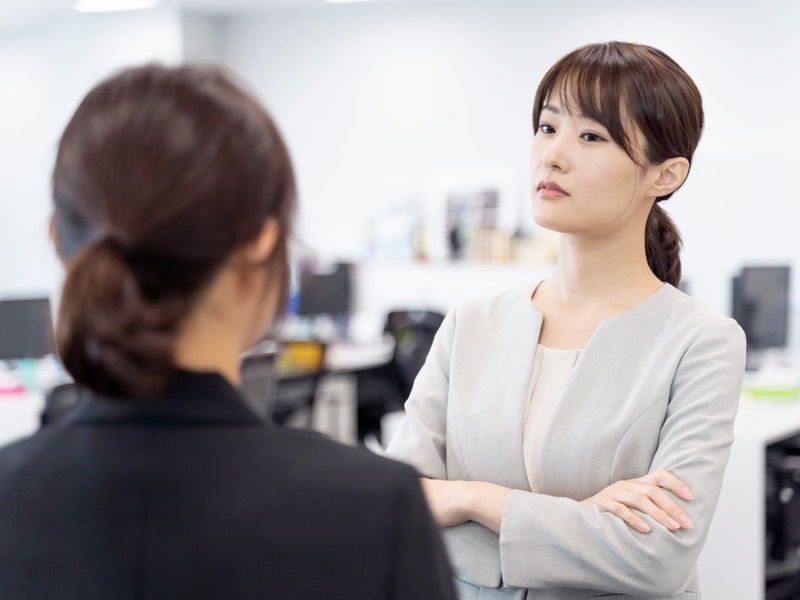 きにいらない目線