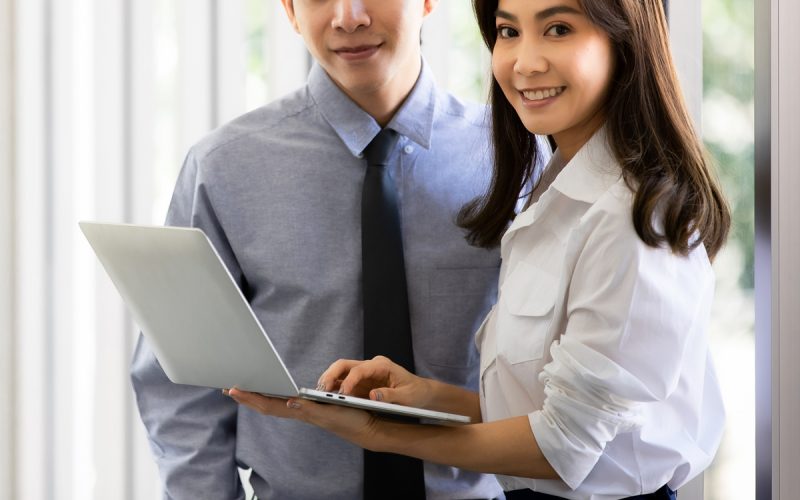 彼氏に言い寄る同期の女の影 密着写真も 同期旅行を阻止したいけれど 働く女性のお悩み相談室 111 Oggi Jp