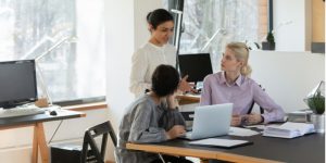 「根回し」とは? 意味、言い換え表現、英語、「根回し」上手の特徴まで紹介 Oggi.jp