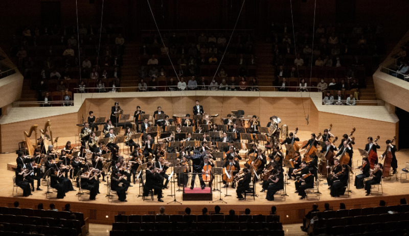 新日本フィルハーモニー交響楽団の公演の様子