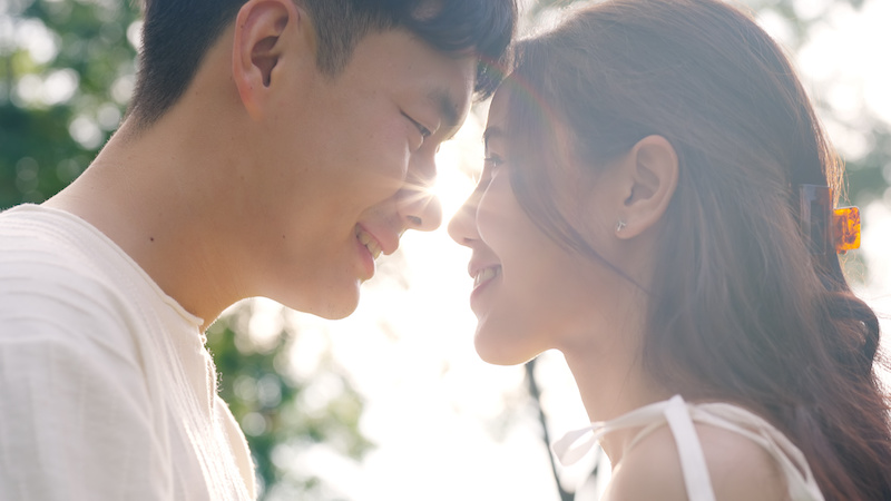 男性が「おでこにキス」をする理由とは？