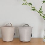 この木目の収納アイテムで“やっかいなアレ”がきれいに片付く！ 超便利