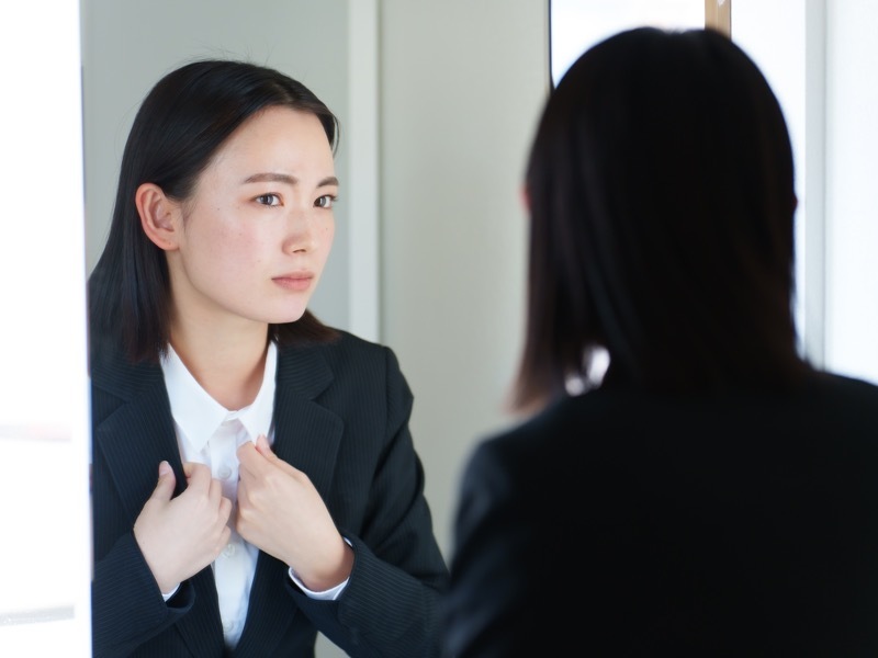 身だしなみ確認　女性