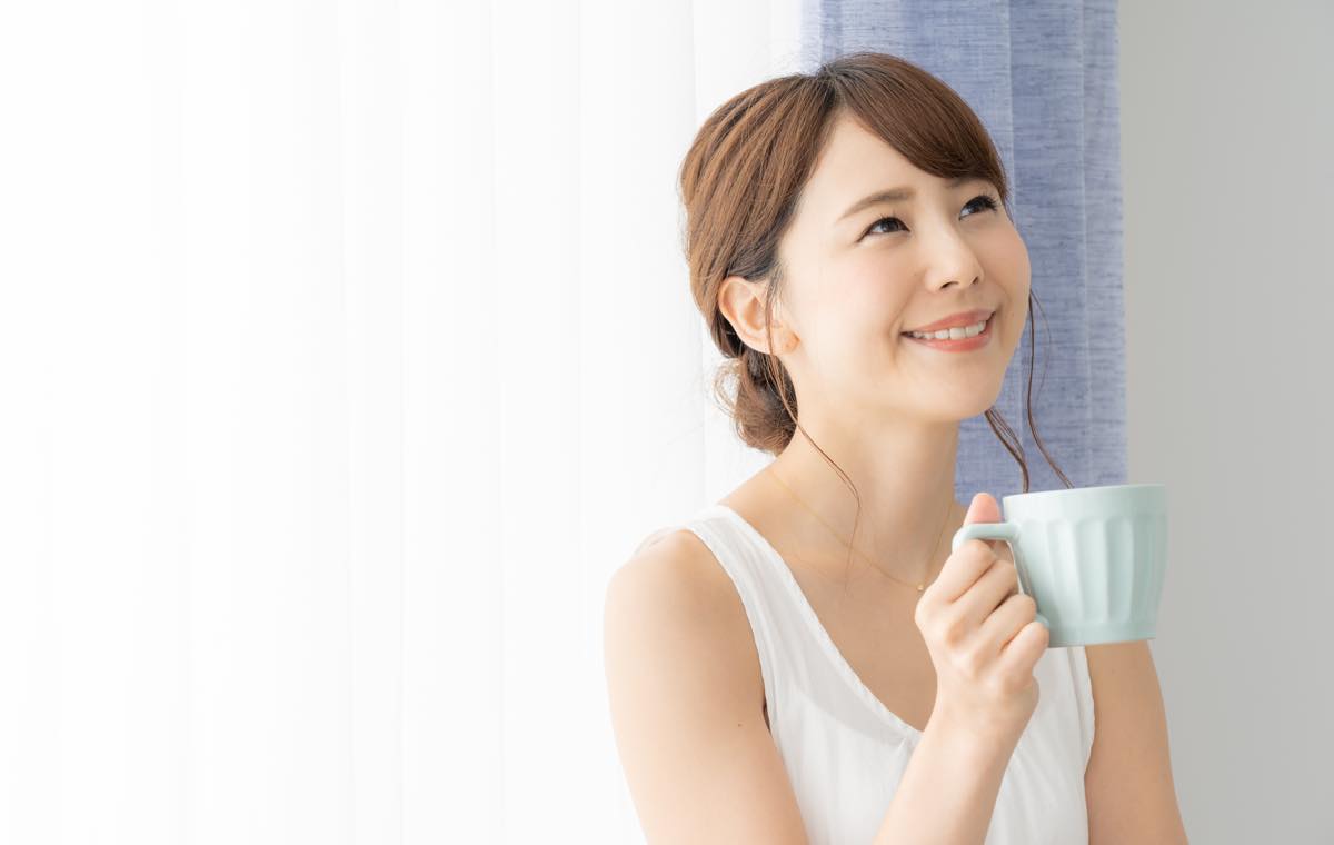 一息つく女性