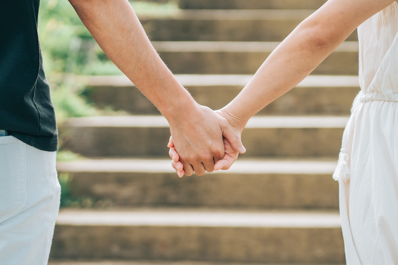 【男性に聞いた】効果的なボディタッチの方法とは？